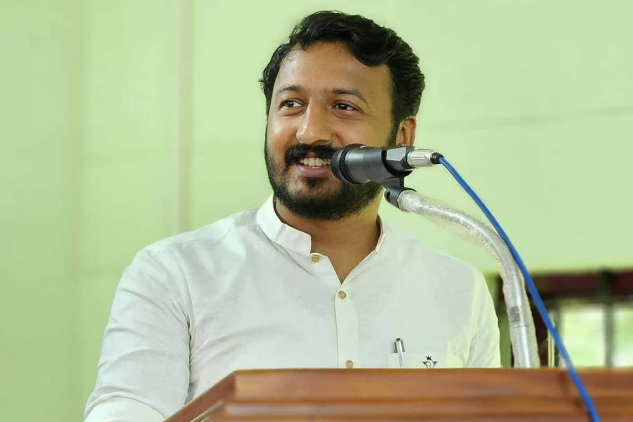 എല്ലാ കണ്ണുകളും പാലക്കാട് കുന്നത്തൂർമേടിലേക്ക്; മുൻകൂർ ജാമ്യം കിട്ടിയ രാഹുൽ മാങ്കൂട്ടത്തിൽ വോട്ട് ചെയ്യാൻ എത്തുമോ? എല്ലാ കണ്ണുകളും പാലക്കാട് കുന്നത്തൂർമേടിലേക്ക്; മുൻകൂർ ജാമ്യം കിട്ടിയ രാഹുൽ മാങ്കൂട്ടത്തിൽ വോട്ട് ചെയ്യാൻ എത്തുമോ?