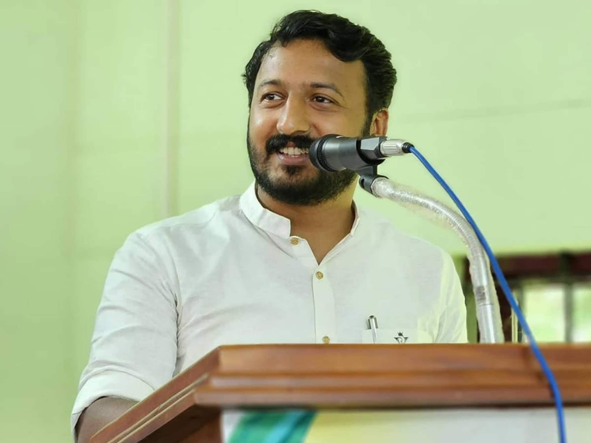 എല്ലാ കണ്ണുകളും പാലക്കാട് കുന്നത്തൂർമേടിലേക്ക്; മുൻകൂർ ജാമ്യം കിട്ടിയ രാഹുൽ മാങ്കൂട്ടത്തിൽ വോട്ട് ചെയ്യാൻ എത്തുമോ? എല്ലാ കണ്ണുകളും പാലക്കാട് കുന്നത്തൂർമേടിലേക്ക്; മുൻകൂർ ജാമ്യം കിട്ടിയ രാഹുൽ മാങ്കൂട്ടത്തിൽ വോട്ട് ചെയ്യാൻ എത്തുമോ?