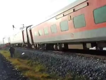 രാജധാനി എക്സ്പ്രസ് പാളം തെറ്റി രാജധാനി എക്സ്പ്രസ് പാളം തെറ്റി