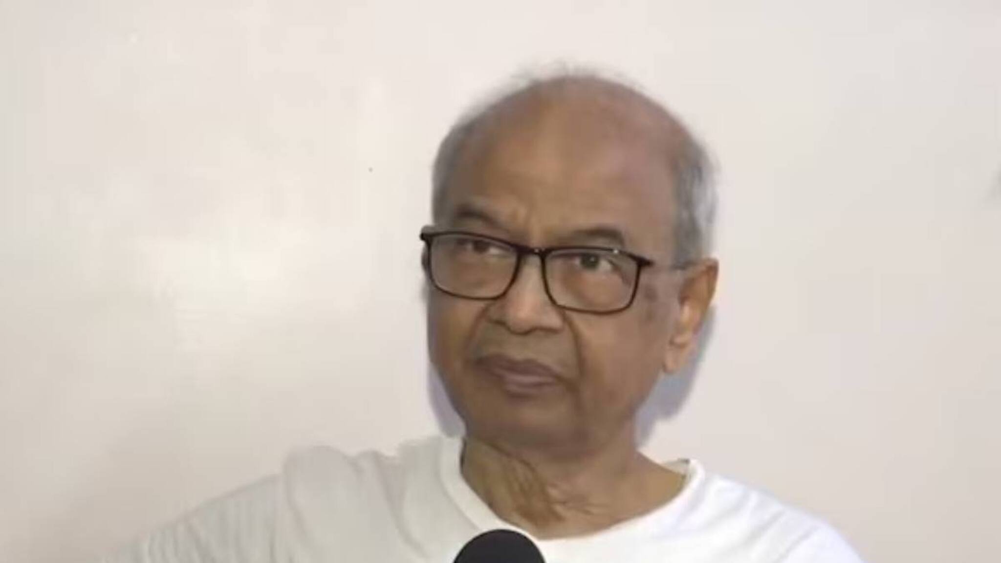 സുപ്രീംകോടതി ചീഫ് ജസ്റ്റിസിനെതിരെ ഷൂ എറിഞ്ഞ രാകേഷ് കിഷോറിന് ഡൽഹി കോടതിയിൽ മർദനമേറ്റു