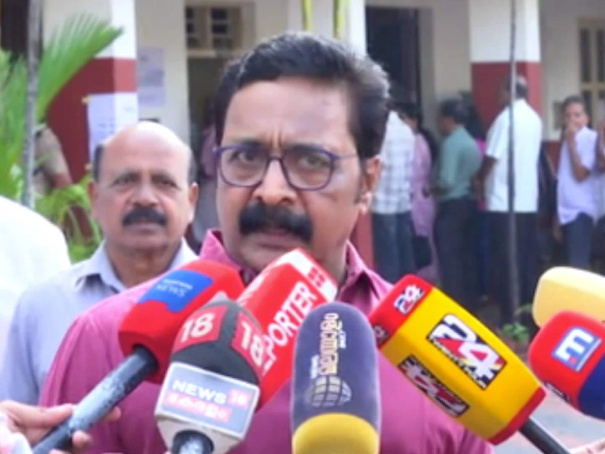 'കുറ്റവാളി അല്ലാതിരുന്നിട്ടും ശിക്ഷിക്കപ്പെട്ടുവെന്ന് ദിലീപിന് തോന്നിയാൽ എന്താണ് തെറ്റ്': രൺജി പണിക്കര്‍