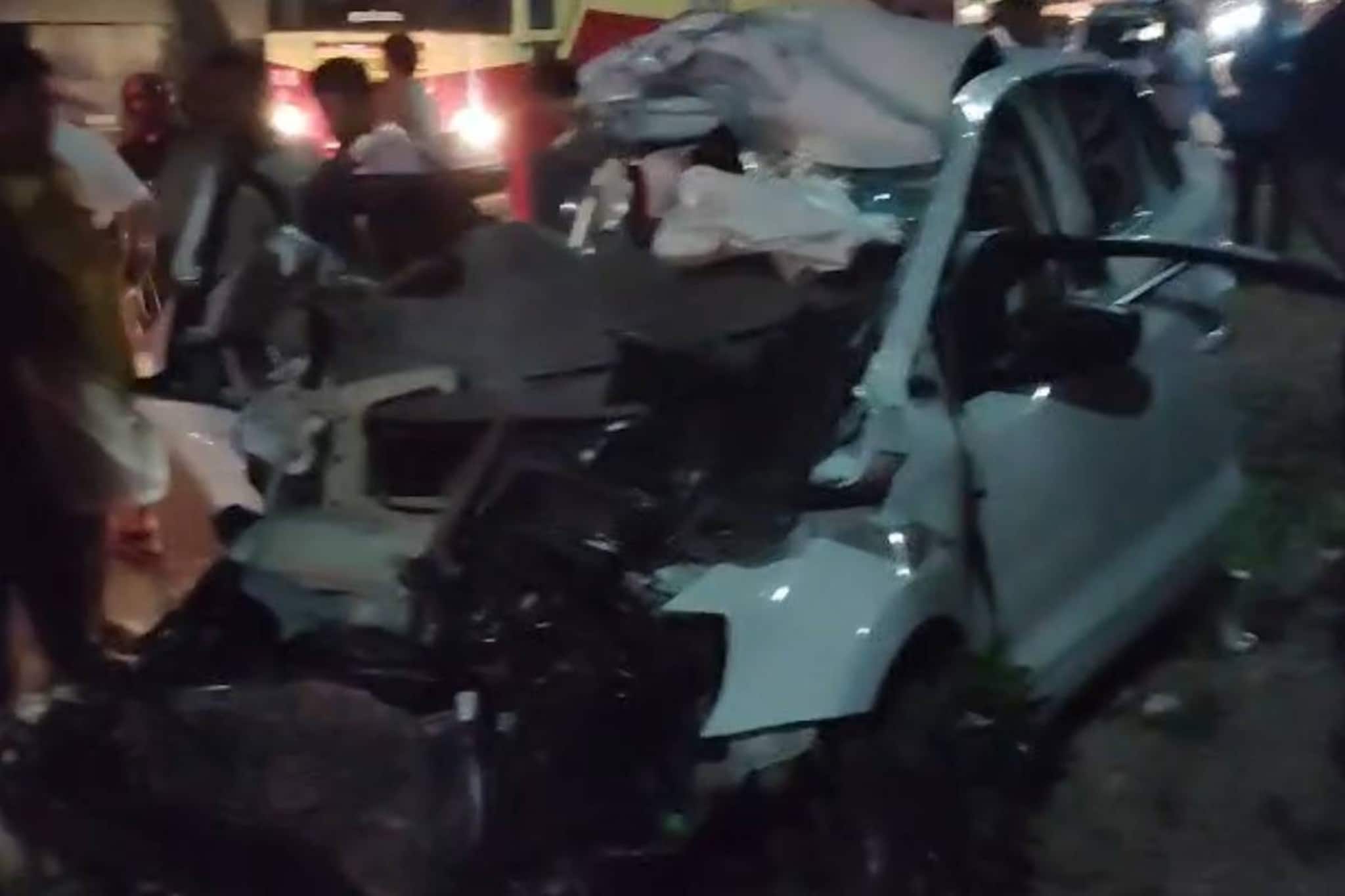 ശബരിമല തീർത്ഥാടകർ സഞ്ചരിച്ച വാഹനങ്ങൾ രണ്ടിടത്ത് അപകടത്തില്പ്പെട്ടു; രണ്ടുമരണം; ഒരാളുടെ കാൽ അറ്റുപോയി ശബരിമല തീർത്ഥാടകർ സഞ്ചരിച്ച വാഹനങ്ങൾ രണ്ടിടത്ത് അപകടത്തില്പ്പെട്ടു; രണ്ടുമരണം; ഒരാളുടെ കാൽ അറ്റുപോയി