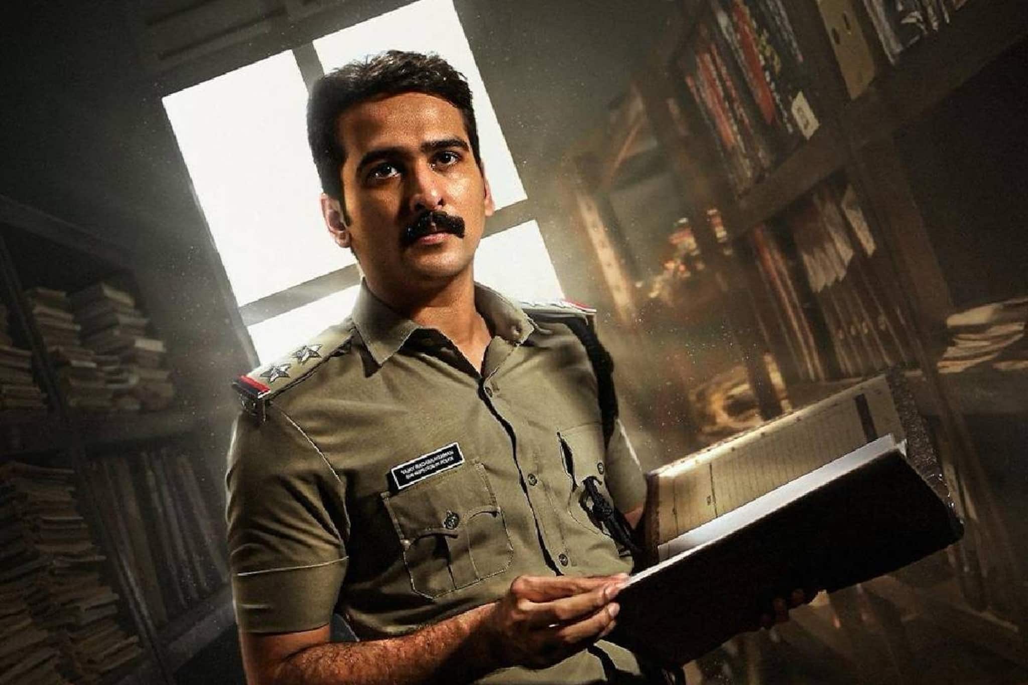 ദൃഢം: വീണ്ടും കാക്കി യൂണിഫോമിൽ ഷെയ്ൻ നിഗം; കേസ് ഫയലുകള്‍ക്ക് നടുവിൽ എസ്.ഐ. വിജയ്