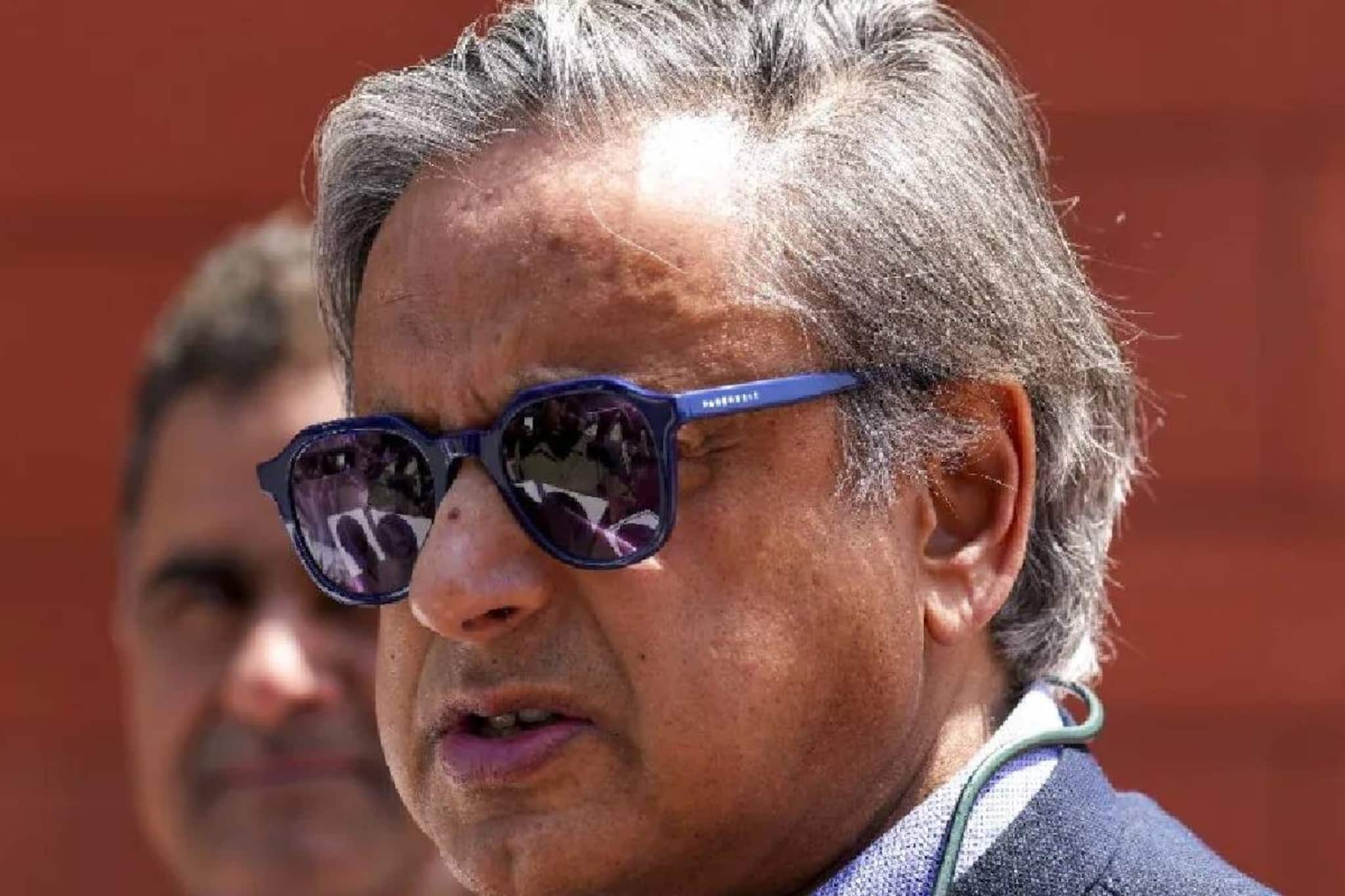 'സംഘടന ശക്തിപ്പെടുത്തണം'; ബിജെപി-ആർഎസ്എസ് പ്രശംസാ വിവാദങ്ങൾക്കിടെ ദിഗ്‌വിജയ് സിംഗിനെ പിന്തുണച്ച് ശശി തരൂർ