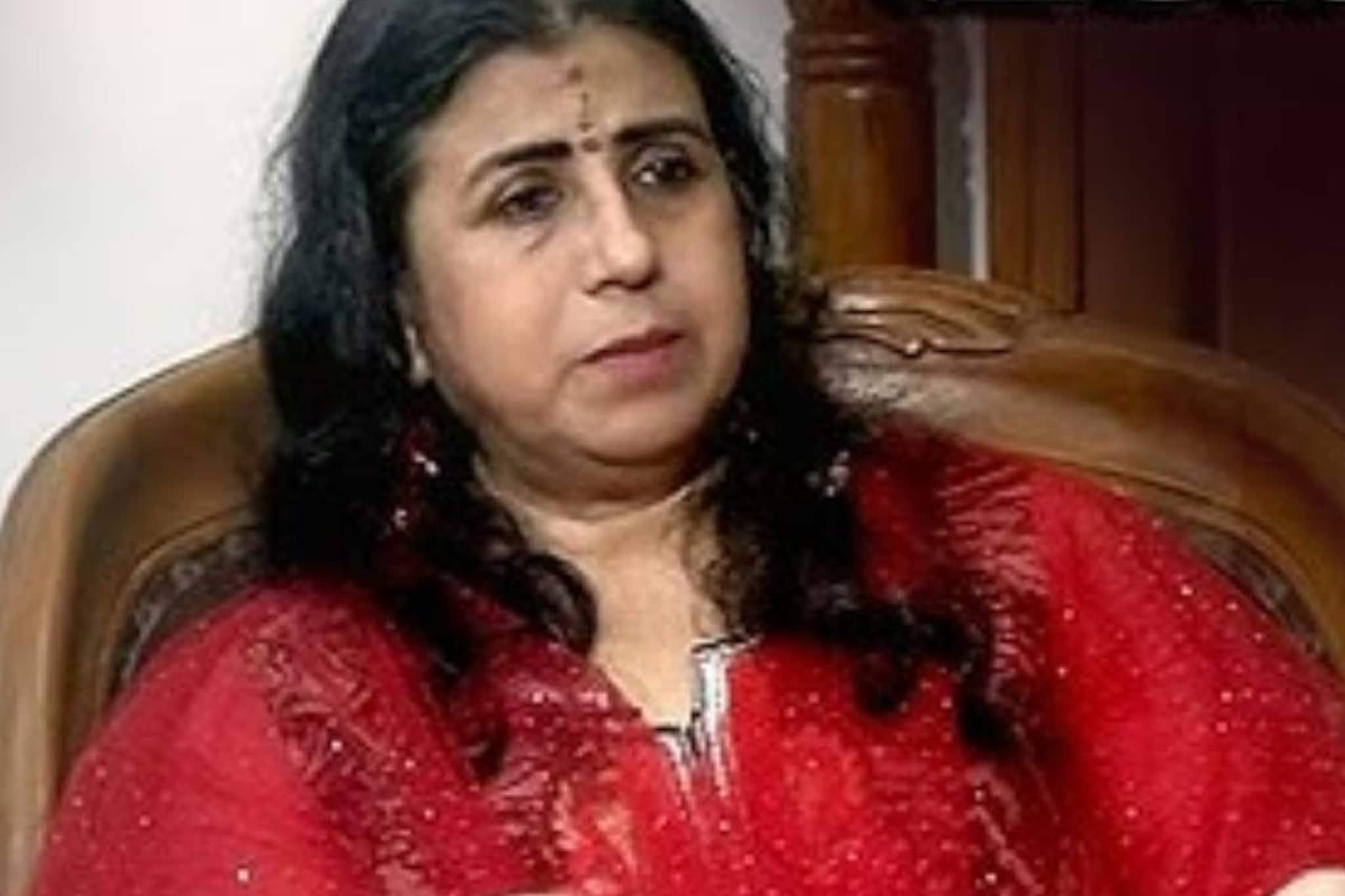 'കർമ തിരിച്ചടിക്കുന്നു'; ദീപ്തി മേരി വർഗീസിനെ വെട്ടിയത് കൂടെ നിന്ന അതേ പവർ ഗ്രൂപ്പെന്ന് സിമി റോസ്ബെൽ‌