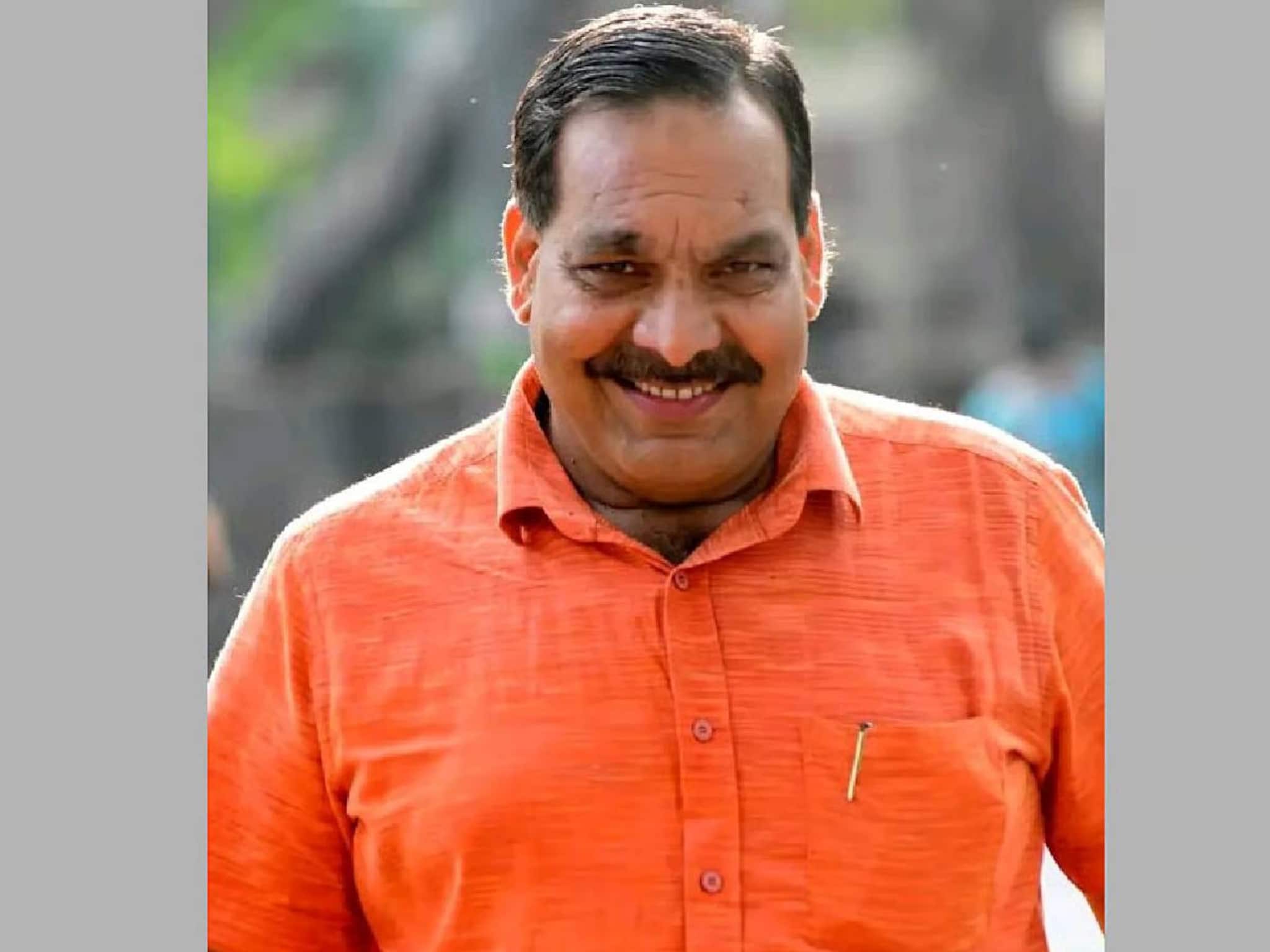 മദ്യപിച്ച് കാർ ഓടിച്ച് അപകടമുണ്ടാക്കിയതിന് നടനും എസ്ഐയുമായ ശിവദാസനെതിരെ കേസ് മദ്യപിച്ച് കാർ ഓടിച്ച് അപകടമുണ്ടാക്കിയതിന് നടനും എസ്ഐയുമായ ശിവദാസനെതിരെ കേസ്