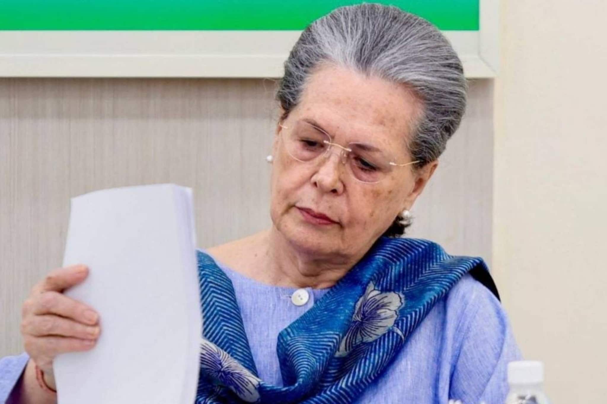 നെഹ്‌റു രേഖകൾ കുടുംബ സ്വത്തല്ല; സോണിയ ഗാന്ധി കൊണ്ടുപോയ 51 കാർട്ടണുകൾ ഉടൻ മടക്കിനൽകണമെന്ന് കേന്ദ്ര സർക്കാർ