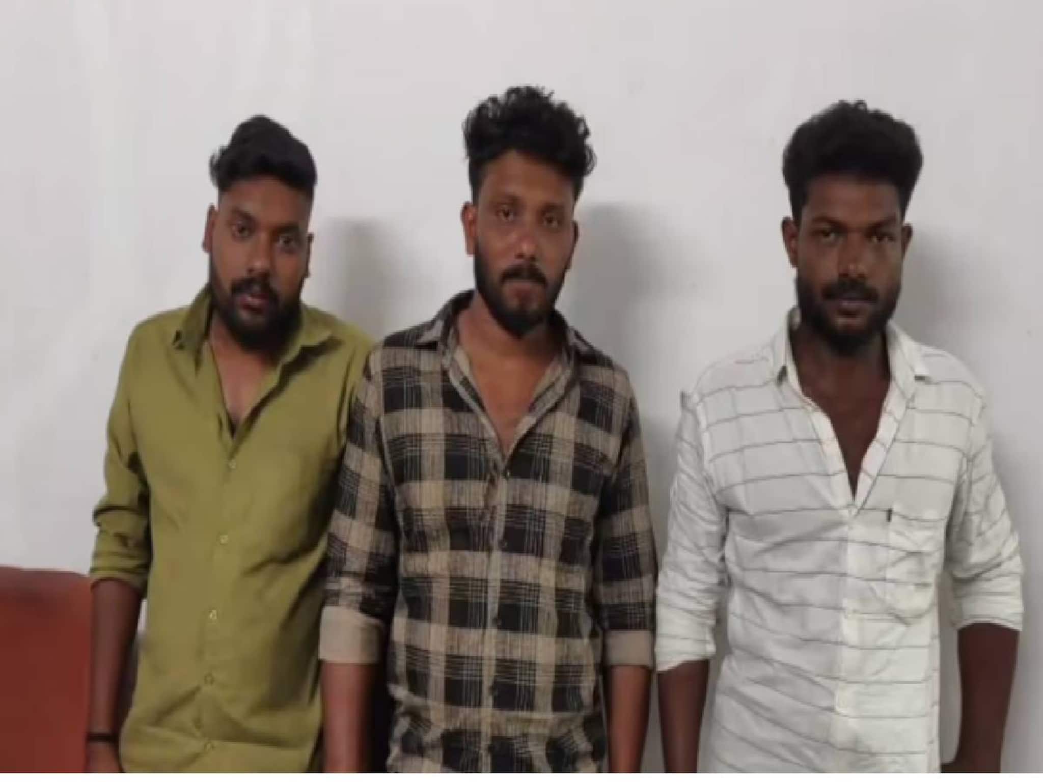 കൊല്ലത്ത് വാഹന പരിശോധനയ്ക്കിടെ മദ്യലഹരിയിൽ ഉദ്യോഗസ്ഥനെ ആക്രമിച്ച മൂന്ന് യുവാക്കൾ അറസ്റ്റിൽ കൊല്ലത്ത് വാഹന പരിശോധനയ്ക്കിടെ മദ്യലഹരിയിൽ ഉദ്യോഗസ്ഥനെ ആക്രമിച്ച മൂന്ന് യുവാക്കൾ അറസ്റ്റിൽ