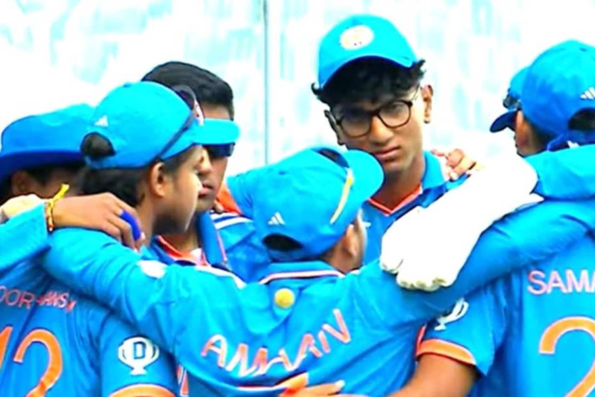 മലയാളി താരം ആരോൺ ജോർജും വിഹാനും തകർത്തു; അണ്ടർ-19 ഏഷ്യാകപ്പ് ക്രിക്കറ്റിൽ ഇന്ത്യ ഫൈനലിൽ മലയാളി താരം ആരോൺ ജോർജും വിഹാനും തകർത്തു; അണ്ടർ-19 ഏഷ്യാകപ്പ് ക്രിക്കറ്റിൽ ഇന്ത്യ ഫൈനലിൽ