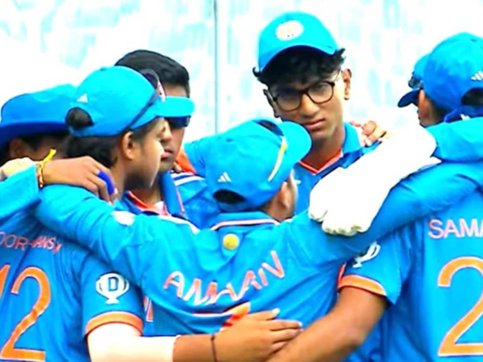 മലയാളി താരം ആരോൺ ജോർജും വിഹാനും തകർത്തു; അണ്ടർ-19 ഏഷ്യാകപ്പ് ക്രിക്കറ്റിൽ ഇന്ത്യ ഫൈനലിൽ മലയാളി താരം ആരോൺ ജോർജും വിഹാനും തകർത്തു; അണ്ടർ-19 ഏഷ്യാകപ്പ് ക്രിക്കറ്റിൽ ഇന്ത്യ ഫൈനലിൽ