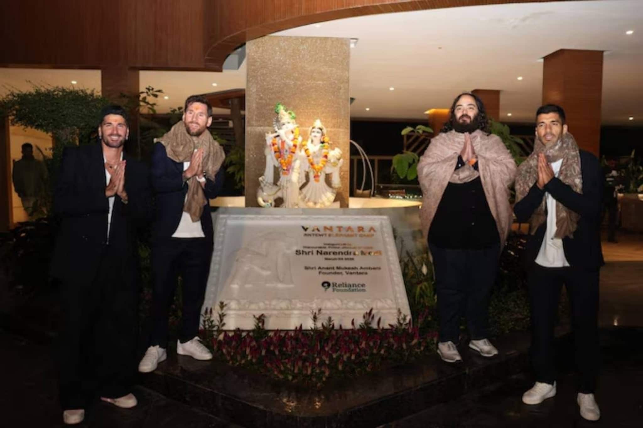 മെസ്സിയുടെ വൻതാര സന്ദർശനം; സിംഹക്കുട്ടിക്ക് 'ലയണൽ' എന്ന് പേരിട്ടു; ആരതി ചടങ്ങുകളിൽ പങ്കെടുത്ത് താരം മെസ്സിയുടെ വൻതാര സന്ദർശനം; സിംഹക്കുട്ടിക്ക് 'ലയണൽ' എന്ന് പേരിട്ടു; ആരതി ചടങ്ങുകളിൽ പങ്കെടുത്ത് താരം