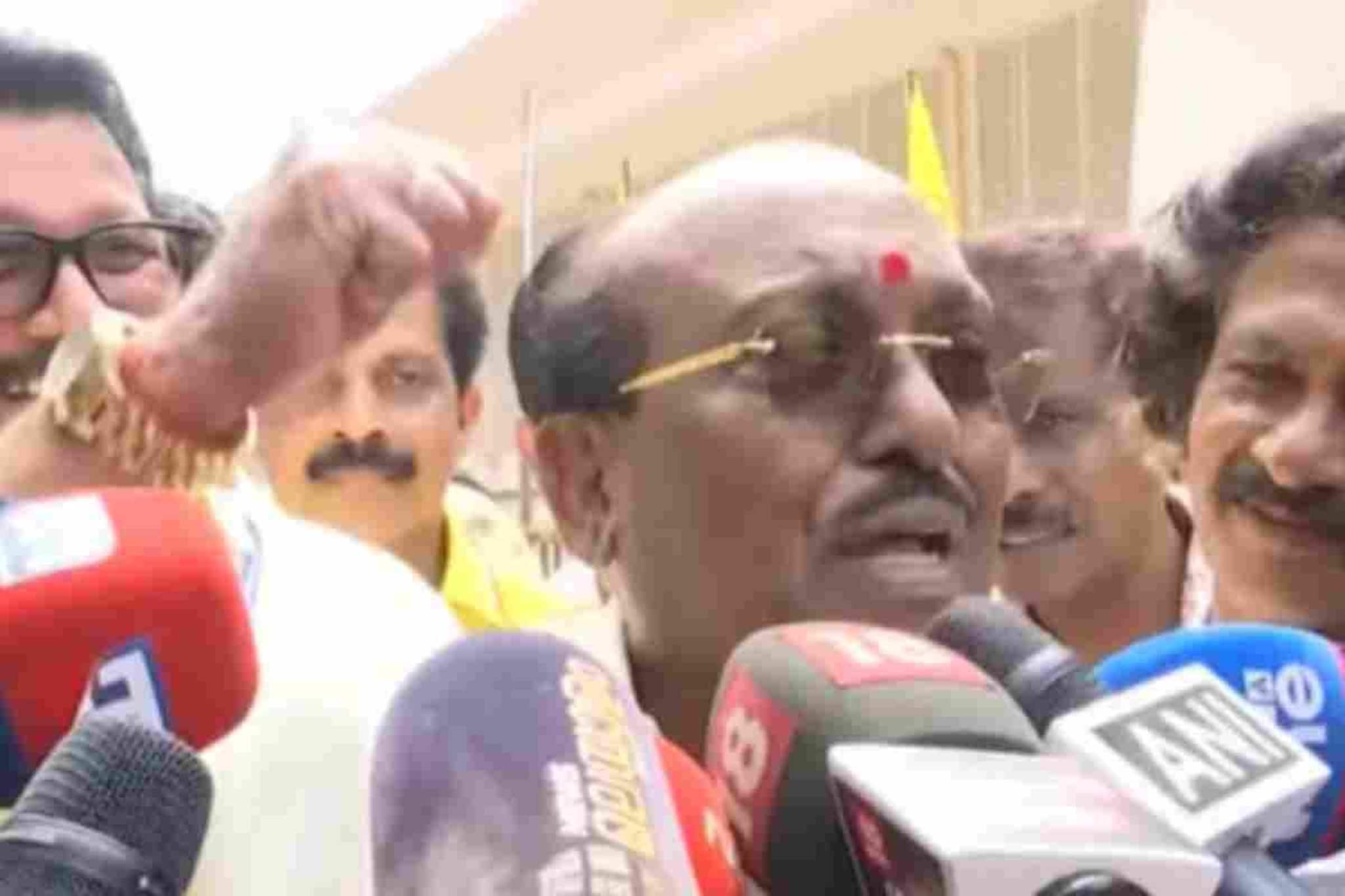 'മുഷ്ടി ചുരുട്ടി പറയും; മൂന്നാമതും പിണറായി വിജയൻ തന്നെ അധികാരത്തിൽ വരും': വെള്ളാപ്പള്ളി നടേശൻ 'മുഷ്ടി ചുരുട്ടി പറയും; മൂന്നാമതും പിണറായി വിജയൻ തന്നെ അധികാരത്തിൽ വരും': വെള്ളാപ്പള്ളി നടേശൻ