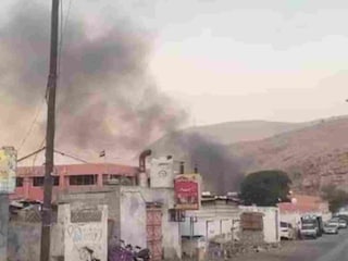 യെമനിലെ തുറമുഖ നഗരമായ മുകല്ലയിൽ സൗദി നടത്തിയ വ്യോമാക്രമണം