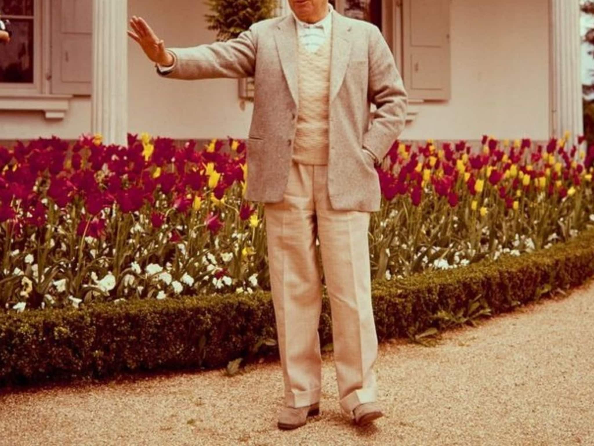 54-ാം വയസ്സിൽ 18 കാരിയുമായി നാലാം വിവാഹം; 11 കുട്ടികളും 26 പേരക്കുട്ടികളും; 3,500 കോടി ആസ്തിയുള്ള പ്രമുഖ നടൻ! 54-ാം വയസ്സിൽ 18 കാരിയുമായി നാലാം വിവാഹം; 11 കുട്ടികളും 26 പേരക്കുട്ടികളും; 3,500 കോടി ആസ്തിയുള്ള പ്രമുഖ നടൻ!