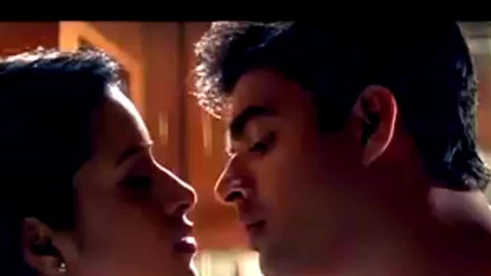 25 വർഷമായി ട്രെൻഡിംഗിൽ തുടരുന്ന ഈ പ്രണയ ഗാനം; ഇപ്പോഴും ടോപ്പ് ലിസ്റ്റിൽ തുടരുന്നതിന്റെ കാരണം അറിയുമോ?