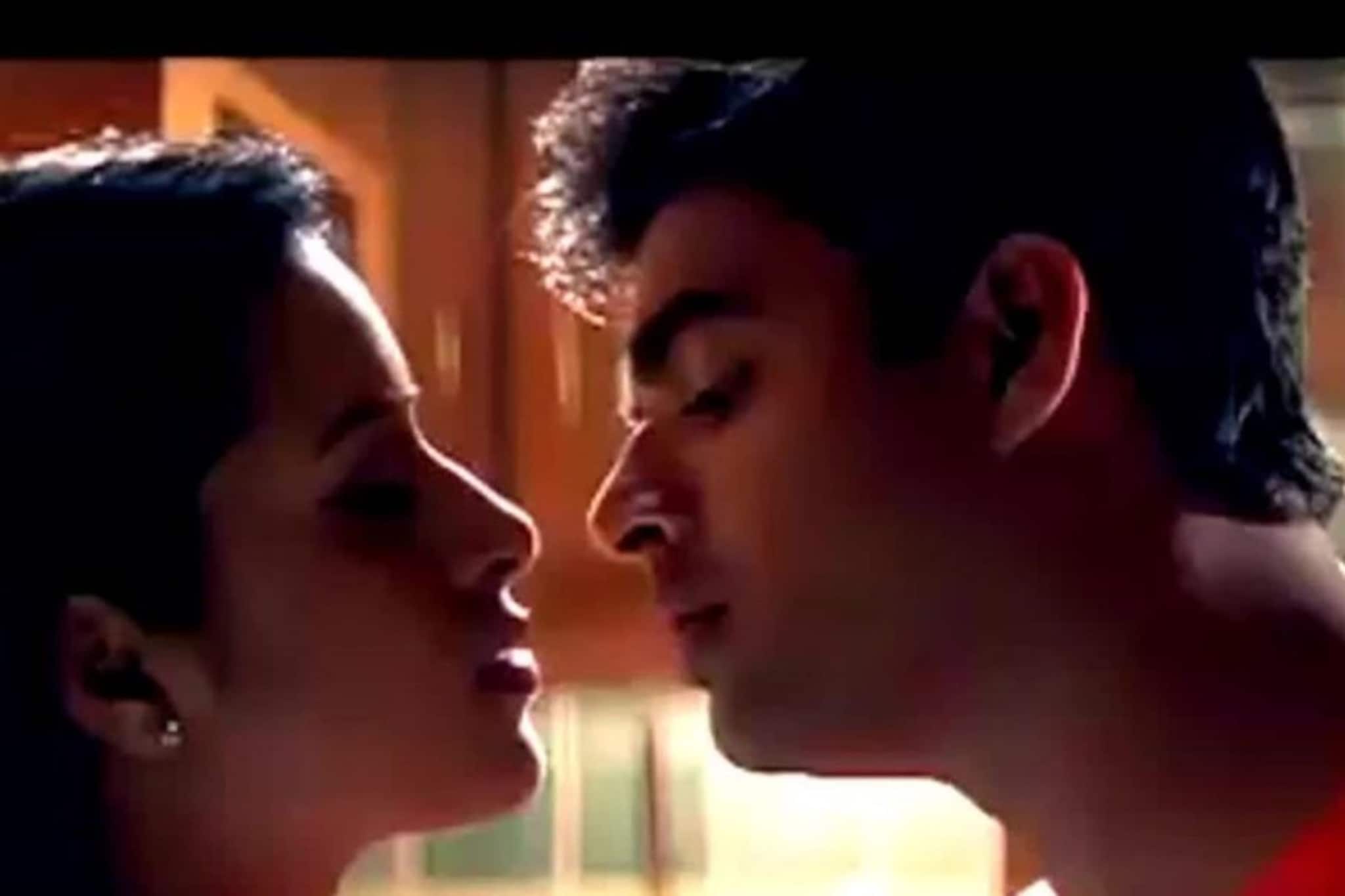 25 വർഷമായി ട്രെൻഡിംഗിൽ തുടരുന്ന ഈ പ്രണയ ഗാനം; ഇപ്പോഴും ടോപ്പ് ലിസ്റ്റിൽ തുടരുന്നതിന്റെ കാരണം അറിയുമോ?