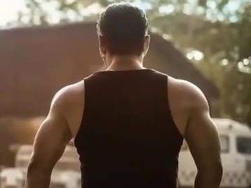 ഒരു സിനിമയ്ക്ക് 150 കോടി രൂപ പ്രതിഫലം; 2,900 കോടി രൂപയുടെ ആസ്തി; 60-ാം വയസിലും അവിവാഹിതനായി തുടരുന്ന നടൻ! ഒരു സിനിമയ്ക്ക് 150 കോടി രൂപ പ്രതിഫലം; 2,900 കോടി രൂപയുടെ ആസ്തി; 60-ാം വയസിലും അവിവാഹിതനായി തുടരുന്ന നടൻ!