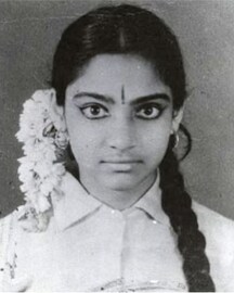 പണ്ടേ പയറ്റി തെളിഞ്ഞതാ; 63-ാം വയസിൽ വിമാനം പറത്തുന്ന മമ്മൂട്ടി നായിക