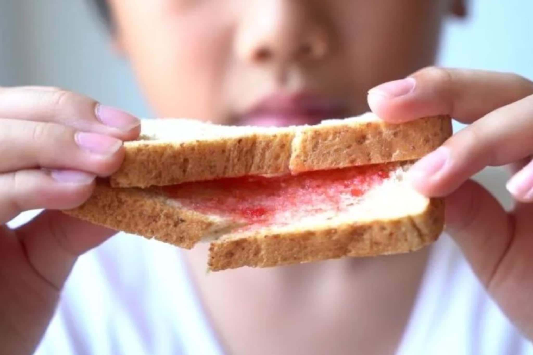 ഊർജ്ജസ്വലമായ ഒരു ദിവസം വേണോ? എങ്കിൽ പ്രഭാതഭക്ഷണത്തിൽ നിന്ന് ഈ വിഭവങ്ങൾ മാറ്റിക്കോളൂ ഊർജ്ജസ്വലമായ ഒരു ദിവസം വേണോ? എങ്കിൽ പ്രഭാതഭക്ഷണത്തിൽ നിന്ന് ഈ വിഭവങ്ങൾ മാറ്റിക്കോളൂ