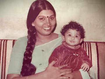 വാർത്താ കോളങ്ങളിൽ ദുഷ്ടയായി ചിത്രീകരിക്കപ്പെട്ട സെലിബ്രിറ്റി അമ്മായിയമ്മ; അമ്മയെ കുറിച്ച് മകളുടെ വാക്കുകൾ വാർത്താ കോളങ്ങളിൽ ദുഷ്ടയായി ചിത്രീകരിക്കപ്പെട്ട സെലിബ്രിറ്റി അമ്മായിയമ്മ; അമ്മയെ കുറിച്ച് മകളുടെ വാക്കുകൾ