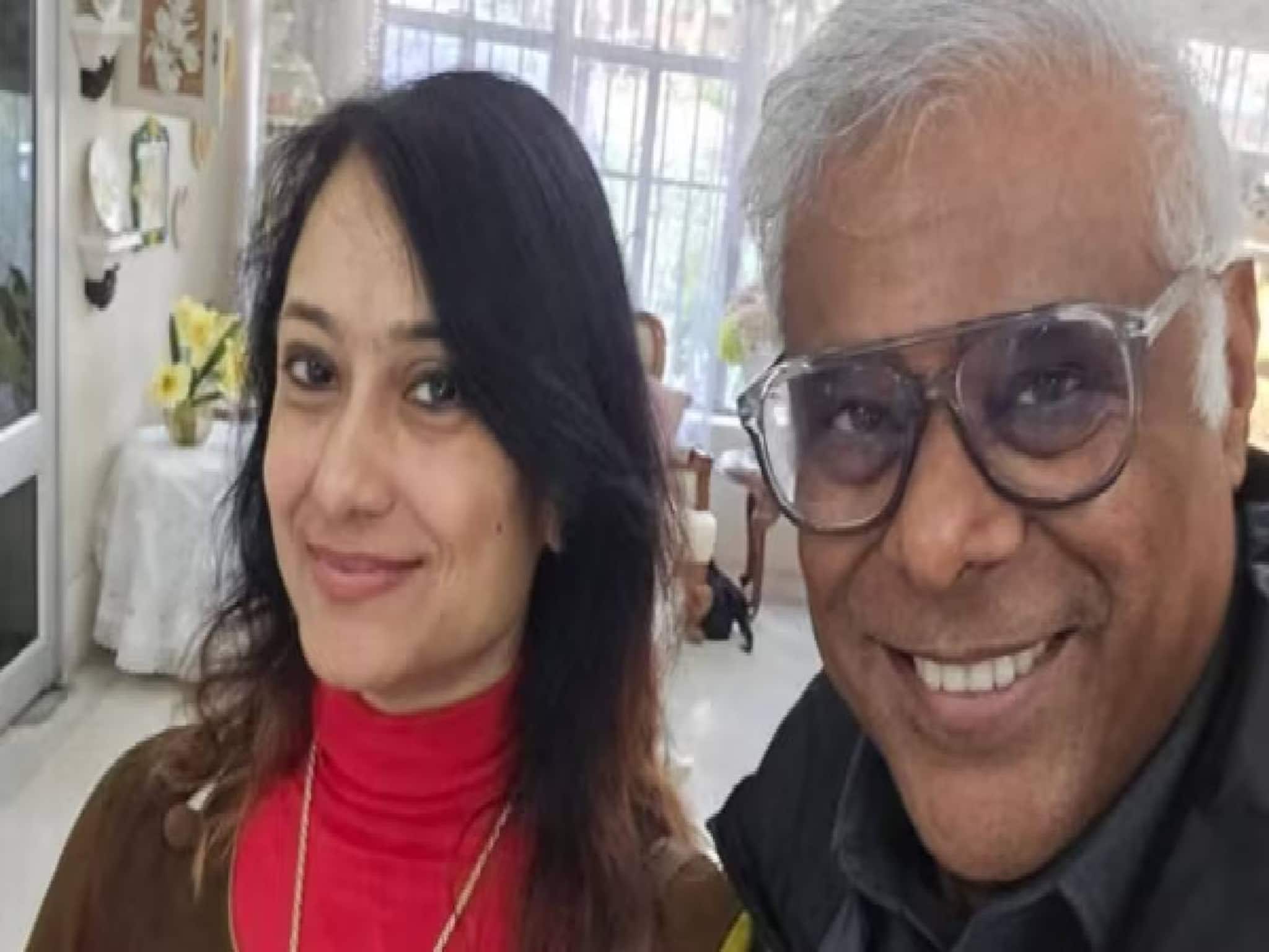 റോഡ് മുറിച്ചു കടക്കുന്നതിനിടെ ബൈക്ക് ഇടിച്ച് നടൻ ആശിഷ് വിദ്യാർഥിക്കും ഭാര്യയ്ക്കും പരിക്ക് റോഡ് മുറിച്ചു കടക്കുന്നതിനിടെ ബൈക്ക് ഇടിച്ച് നടൻ ആശിഷ് വിദ്യാർഥിക്കും ഭാര്യയ്ക്കും പരിക്ക്