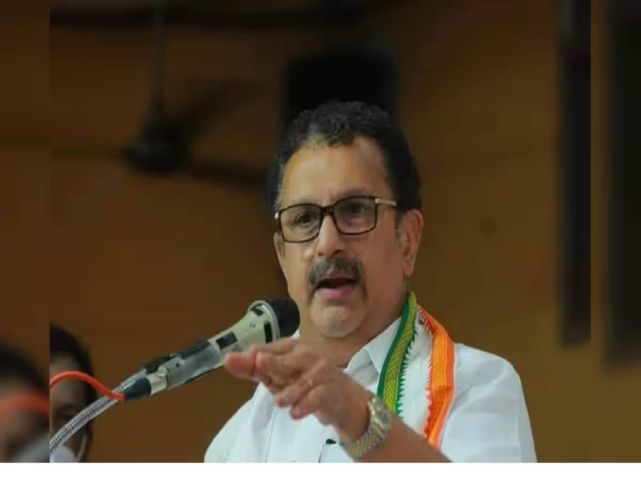 തന്ത്രിയെ മറയാക്കി മന്ത്രിയെ രക്ഷിക്കണ്ട; ശബരിമല സ്വർണക്കൊള്ള കേസിൽ കെ. മുരളീധരൻ തന്ത്രിയെ മറയാക്കി മന്ത്രിയെ രക്ഷിക്കണ്ട; ശബരിമല സ്വർണക്കൊള്ള കേസിൽ കെ. മുരളീധരൻ