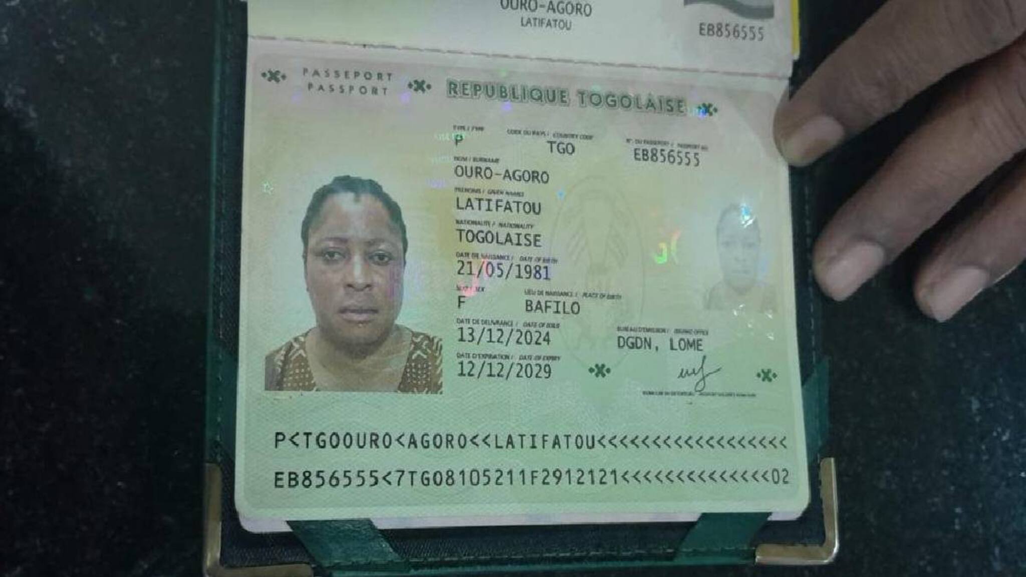 നെടുമ്പാശേരി വിമാനത്താവളത്തിൽ 2 കോടി വില വരുന്ന മയക്കുമരുന്നുമായി വിദേശ വനിത പിടിയിൽ