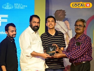 പുസ്തക പ്രകാശനത്തിനിടെ പുസ്തക പ്രകാശനത്തിനിടെ