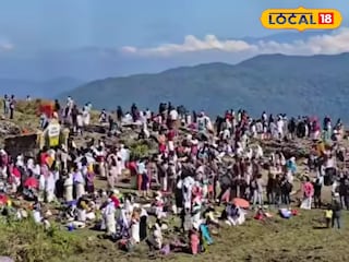 ക്ഷേത്രത്തിൽ പൊങ്കാലയിടാൻ എത്തിയ ഭക്തർ 