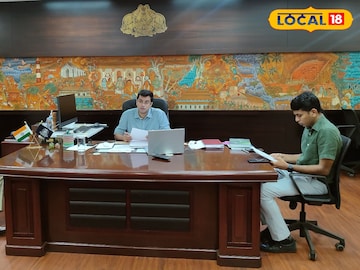  കളക്‌റേറ്റില്‍ ചേർന്ന യോഗം 