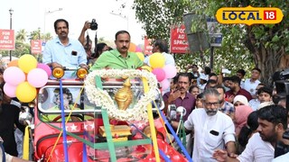 കലോത്സവ സ്വർണ്ണക്കപ്പിന് സ്വീകരണം നൽകുന്നു