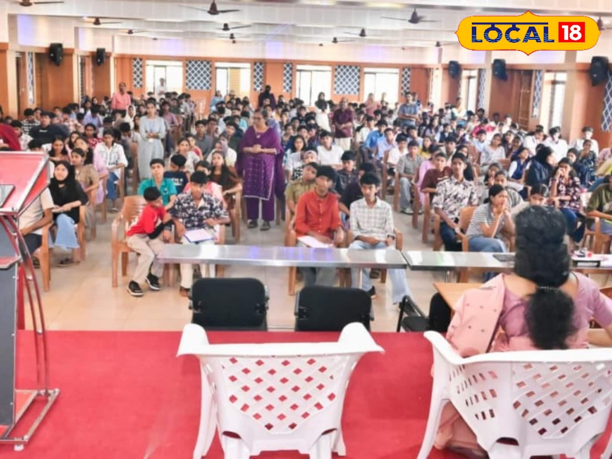 72 സ്കൂളുകൾ, 288 വിദ്യാർത്ഥികൾ! തലശ്ശേരിയിൽ ആവേശമായി ചീഫ് മിനിസ്റ്റേഴ്സ് മെഗാ ക്വിസ് 72 സ്കൂളുകൾ, 288 വിദ്യാർത്ഥികൾ! തലശ്ശേരിയിൽ ആവേശമായി ചീഫ് മിനിസ്റ്റേഴ്സ് മെഗാ ക്വിസ്