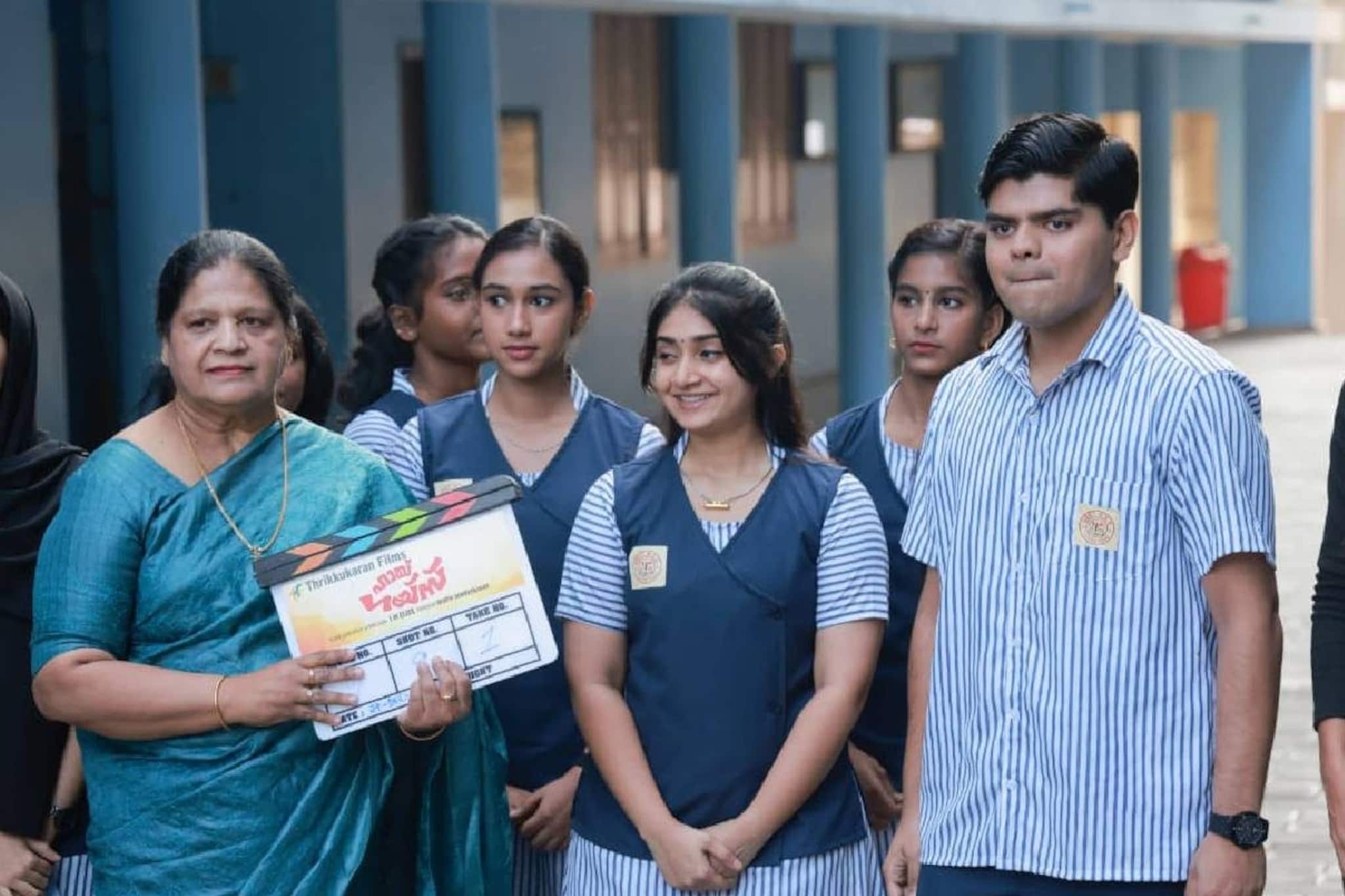 ക്ലാപ്പ്ബോർഡുമായി ഇന്നസെന്റിന്റെ ഭാര്യ ആലിസ്; കൊച്ചുമകൻ ഇന്നസെന്റ് സോണറ്റിന്റെ ആദ്യ ചിത്രത്തിന് തുടക്കം ക്ലാപ്പ്ബോർഡുമായി ഇന്നസെന്റിന്റെ ഭാര്യ ആലിസ്; കൊച്ചുമകൻ ഇന്നസെന്റ് സോണറ്റിന്റെ ആദ്യ ചിത്രത്തിന് തുടക്കം