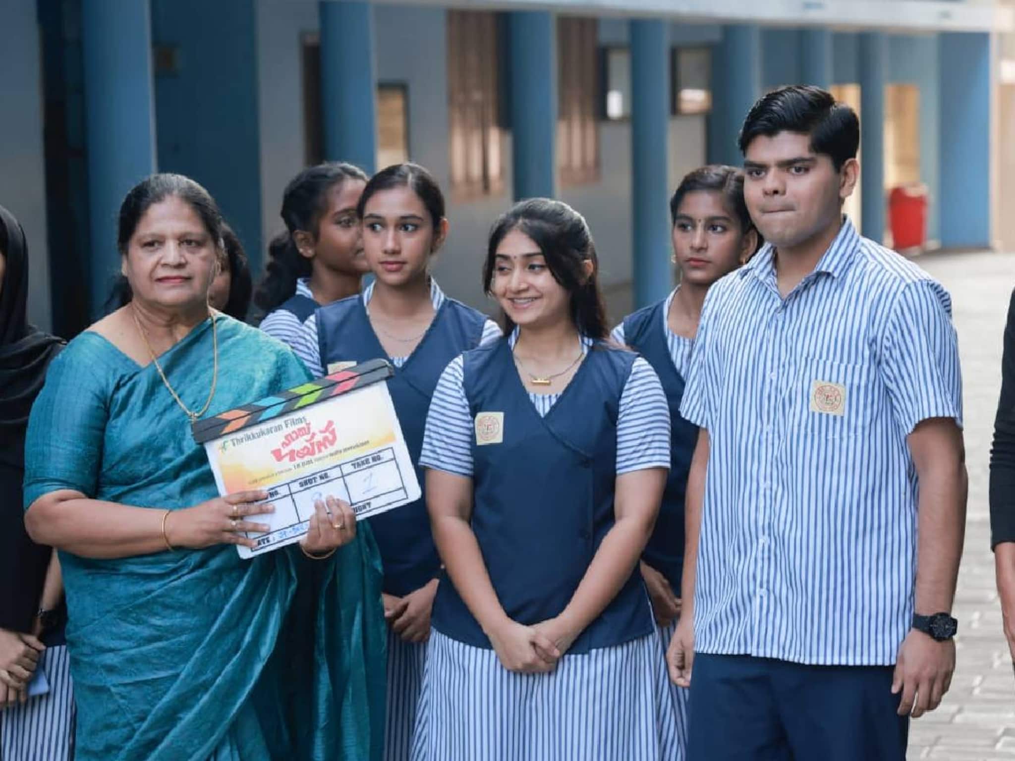 ക്ലാപ്പ്ബോർഡുമായി ഇന്നസെന്റിന്റെ ഭാര്യ ആലിസ്; കൊച്ചുമകൻ ഇന്നസെന്റ് സോണറ്റിന്റെ ആദ്യ ചിത്രത്തിന് തുടക്കം