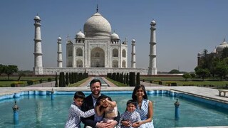 ജെഡി വാൻസും ഭാര്യ ഉഷയും മക്കളും