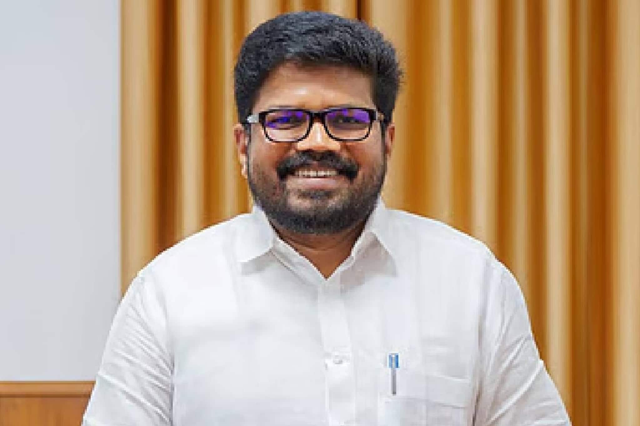 'ഗണഗീതം ആർഎസ്എസ് ഓഫീസിൽ പാടിയാൽ മതി; ക്ഷേത്രത്തിൽ പാടിയാൽ പ്രതികരിക്കും': സിപിഎം കണ്ണൂർ ജില്ലാ സെക്രട്ടറി 'ഗണഗീതം ആർഎസ്എസ് ഓഫീസിൽ പാടിയാൽ മതി; ക്ഷേത്രത്തിൽ പാടിയാൽ പ്രതികരിക്കും': സിപിഎം കണ്ണൂർ ജില്ലാ സെക്രട്ടറി