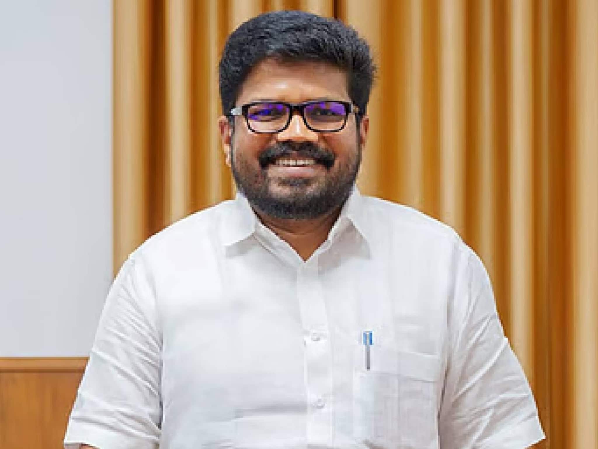 'ഗണഗീതം ആർഎസ്എസ് ഓഫീസിൽ പാടിയാൽ മതി; ക്ഷേത്രത്തിൽ പാടിയാൽ പ്രതികരിക്കും': സിപിഎം കണ്ണൂർ ജില്ലാ സെക്രട്ടറി 'ഗണഗീതം ആർഎസ്എസ് ഓഫീസിൽ പാടിയാൽ മതി; ക്ഷേത്രത്തിൽ പാടിയാൽ പ്രതികരിക്കും': സിപിഎം കണ്ണൂർ ജില്ലാ സെക്രട്ടറി