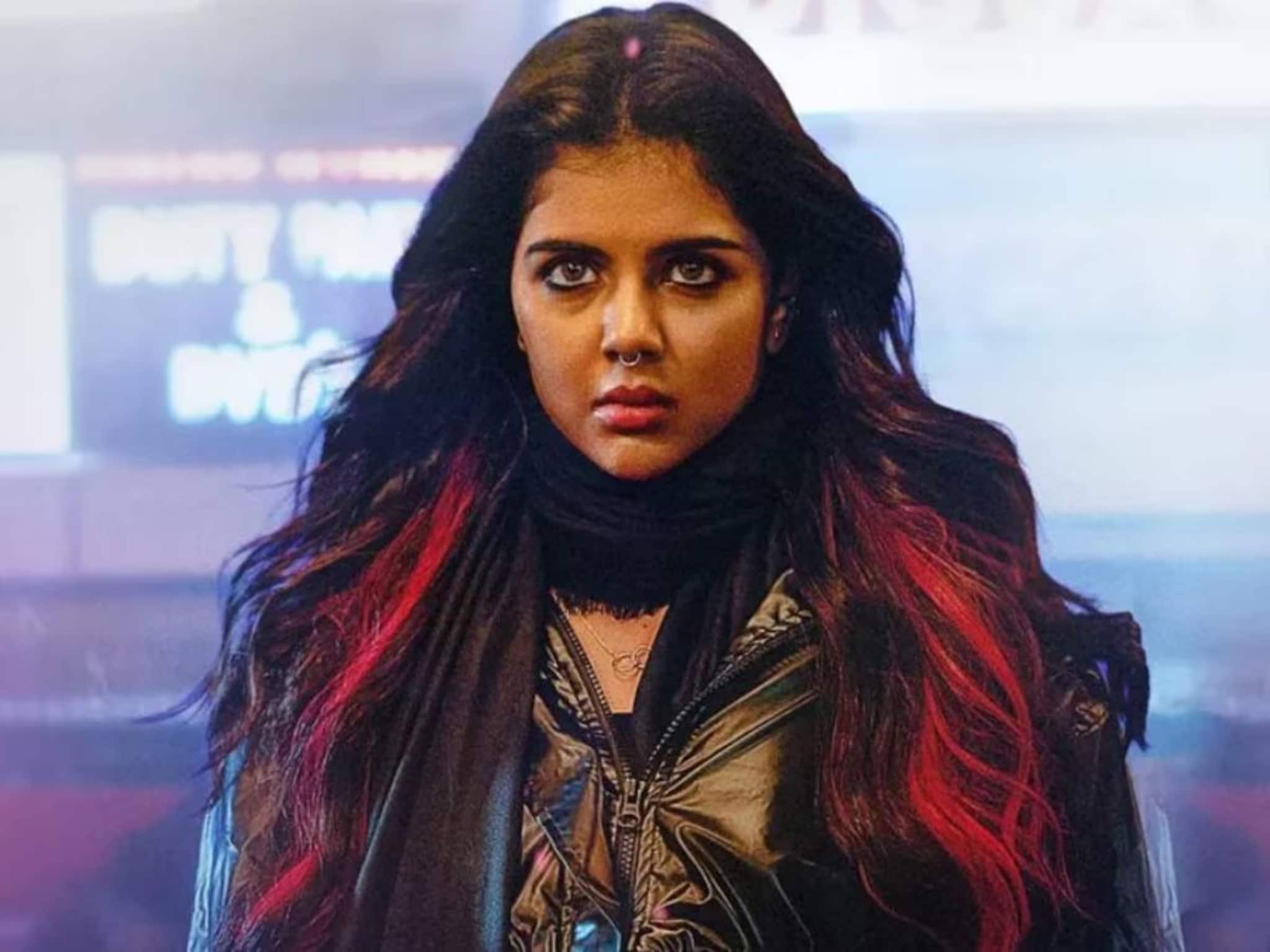 Kalyani Priyadarshan | ലോകയിൽ നിന്നും കല്യാണി നേരെ ബോളിവുഡിലേക്ക്; രൺവീർ സിംഗിന്റെ നായികയാകും Kalyani Priyadarshan | ലോകയിൽ നിന്നും കല്യാണി നേരെ ബോളിവുഡിലേക്ക്; രൺവീർ സിംഗിന്റെ നായികയാകും