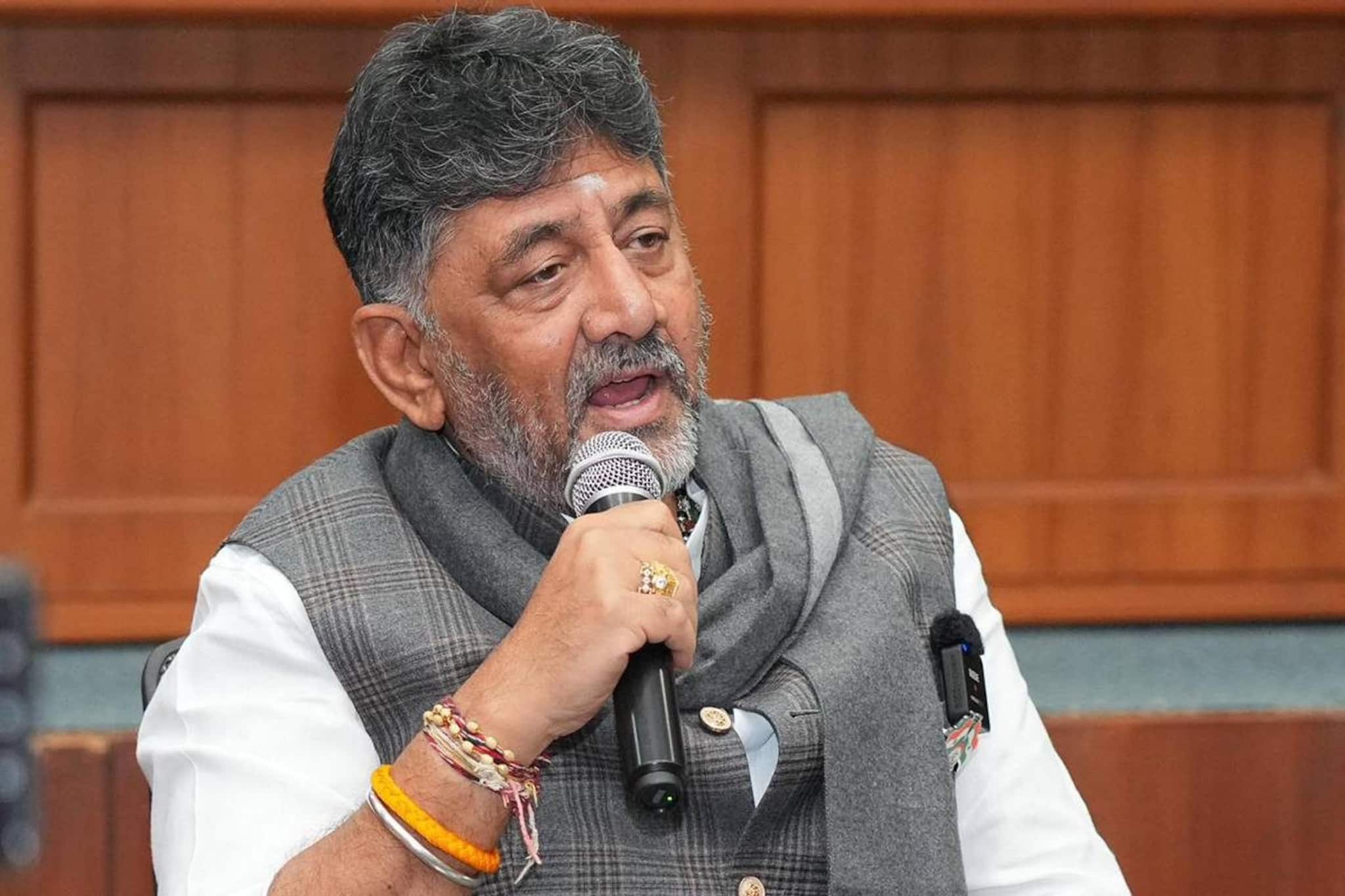 സി.ജെ. റോയിയുടെ മരണത്തിൽ ഉന്നതതല അന്വേഷണം നടത്തുമെന്ന് കർണാടക ഉപമുഖ്യമന്ത്രി ഡി.കെ. ശിവകുമാർ സി.ജെ. റോയിയുടെ മരണത്തിൽ ഉന്നതതല അന്വേഷണം നടത്തുമെന്ന് കർണാടക ഉപമുഖ്യമന്ത്രി ഡി.കെ. ശിവകുമാർ