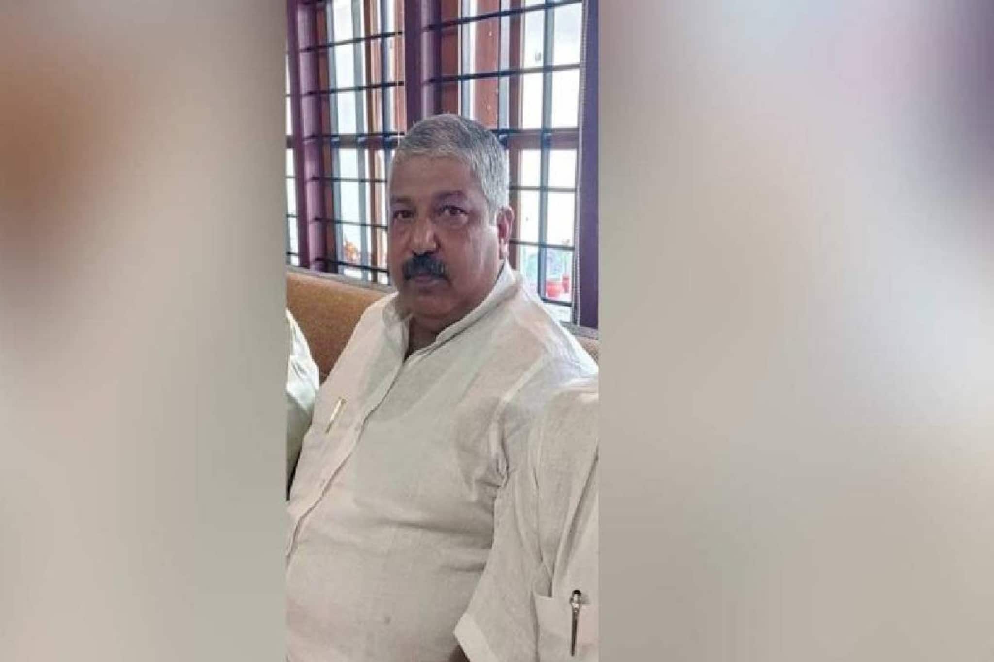 കോട്ടയത്ത് തോക്കുമായി സ്കൂട്ടറിൽ പോകുമ്പോൾ അബദ്ധത്തിൽ വെടിയേറ്റ് അഭിഭാഷകൻ മരിച്ചു