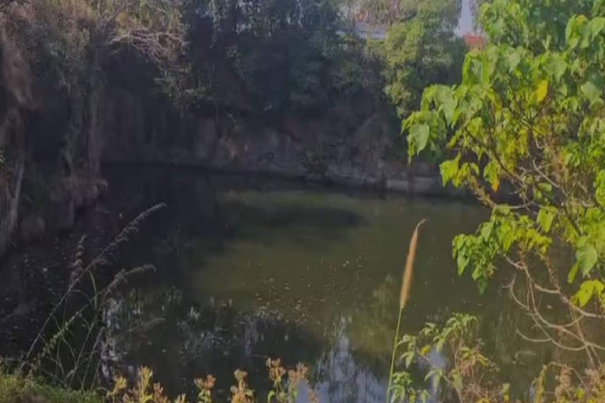 എറണാകുളത്ത് രാവിലെ സ്കൂളിലേക്ക് പോയ പ്ലസ് വൺ വിദ്യാർഥിനി പാറമടയിൽ മരിച്ച നിലയില്‍