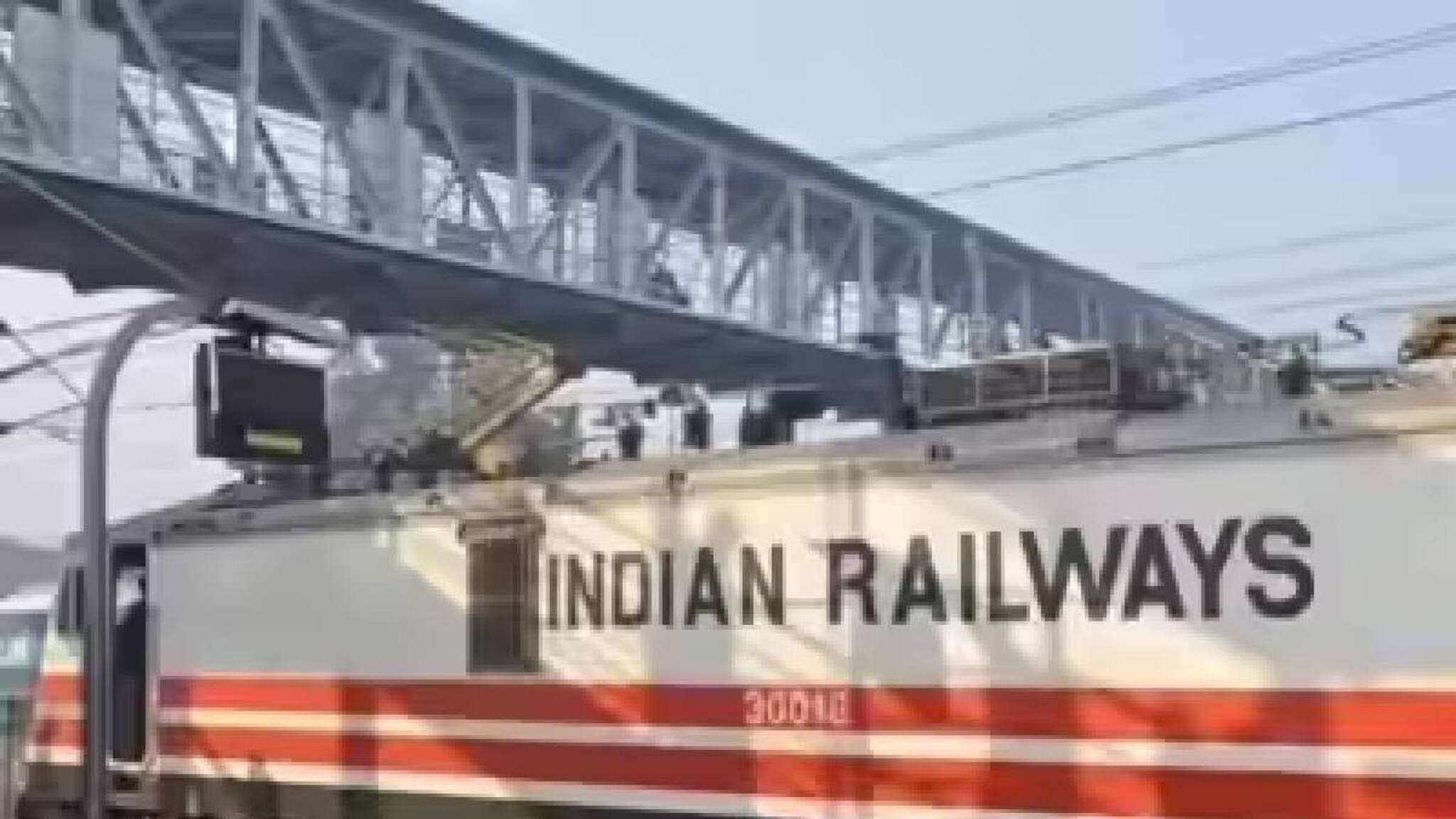 ട്രെയിൻ വൈകിയതിനാൽ പരീക്ഷ മുടങ്ങി; വിദ്യാർത്ഥിനിക്ക് 9.10 ലക്ഷം രൂപ നഷ്ടപരിഹാരം നൽകാൻ ഉത്തരവ്