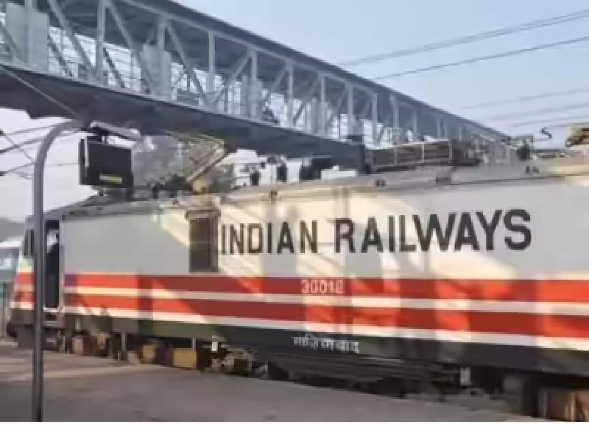 ട്രെയിൻ വൈകിയതിനാൽ പരീക്ഷ മുടങ്ങി; വിദ്യാർത്ഥിനിക്ക് 9.10 ലക്ഷം രൂപ നഷ്ടപരിഹാരം നൽകാൻ ഉത്തരവ് ട്രെയിൻ വൈകിയതിനാൽ പരീക്ഷ മുടങ്ങി; വിദ്യാർത്ഥിനിക്ക് 9.10 ലക്ഷം രൂപ നഷ്ടപരിഹാരം നൽകാൻ ഉത്തരവ്