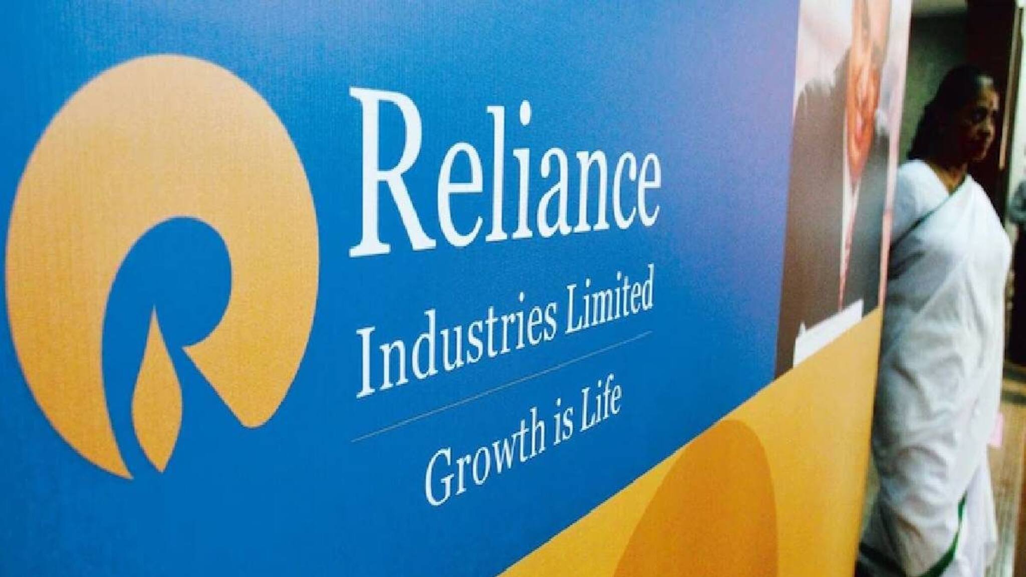 മൂന്നാം പാദം; റിലയന്‍സ് ഇന്‍ഡസ്ട്രീസിന്റെ ലാഭം 22,290 കോടി രൂപയിലെത്തി; വരുമാനത്തില്‍ 10% വര്‍ദ്ധനവ്