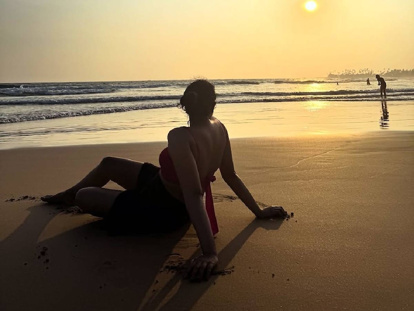 നടിമാരുടെ ഇൻസ്റ്റഗ്രാം അല്ലെങ്കിൽ ഫേസ്ബുക്ക് പേജുകളിൽ കയറി ഡയറക്റ്റ് മെസ്സേജ് വഴി അവർക്ക് മോശം സന്ദേശം അയക്കുന്ന വിരുതന്മാർ പലരുണ്ട്. ഒരു മലയാള നടിക്ക് കൂടി അത്തരത്തിൽ മോശം അനുഭവം നേരിടേണ്ടതായി വന്നിരിക്കുന്നു. അവരുടെ മെയിൽ ബോക്സിൽ കയറി ഡയറക്റ്റ് മെസ്സേജ് വഴി സന്ദേശം അയച്ചിരിക്കുന്നയാൾ സ്വയം വിശേഷിപ്പിക്കുന്നത് ഒരു വ്യവസായി എന്നാണ്. സന്ദേശത്തിന്റെ സ്ക്രീൻഷോട്ട് സഹിതം സന അൽത്താഫ് പോസ്റ്റ് ചെയ്തു. പന്ത്രണ്ടു വർഷം മുൻപ് മലയാള സിനിമയിൽ അരങ്ങേറ്റം കുറിച്ച നടിയാണ് സന അൽത്താഫ് നടിമാരുടെ ഇൻസ്റ്റഗ്രാം അല്ലെങ്കിൽ ഫേസ്ബുക്ക് പേജുകളിൽ കയറി ഡയറക്റ്റ് മെസ്സേജ് വഴി അവർക്ക് മോശം സന്ദേശം അയക്കുന്ന വിരുതന്മാർ പലരുണ്ട്. ഒരു മലയാള നടിക്ക് കൂടി അത്തരത്തിൽ മോശം അനുഭവം നേരിടേണ്ടതായി വന്നിരിക്കുന്നു. അവരുടെ മെയിൽ ബോക്സിൽ കയറി ഡയറക്റ്റ് മെസ്സേജ് വഴി സന്ദേശം അയച്ചിരിക്കുന്നയാൾ സ്വയം വിശേഷിപ്പിക്കുന്നത് ഒരു വ്യവസായി എന്നാണ്. സന്ദേശത്തിന്റെ സ്ക്രീൻഷോട്ട് സഹിതം സന അൽത്താഫ് പോസ്റ്റ് ചെയ്തു. പന്ത്രണ്ടു വർഷം മുൻപ് മലയാള സിനിമയിൽ അരങ്ങേറ്റം കുറിച്ച നടിയാണ് സന അൽത്താഫ്