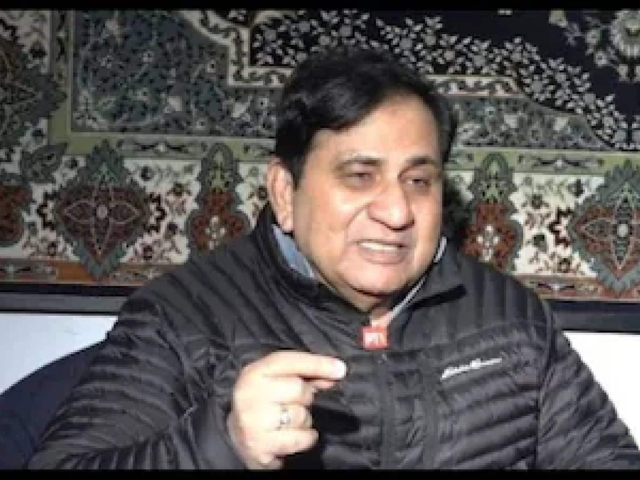 കോണ്‍ഗ്രസ് നേതാവ് ഷക്കീല്‍ അഹമ്മദിന്റെ പുറത്തുപോക്ക് പാര്‍ട്ടിക്കുള്ളിലെ മുസ്ലീം നേതാക്കളുടെ അതൃപ്‌തിയുടെ...