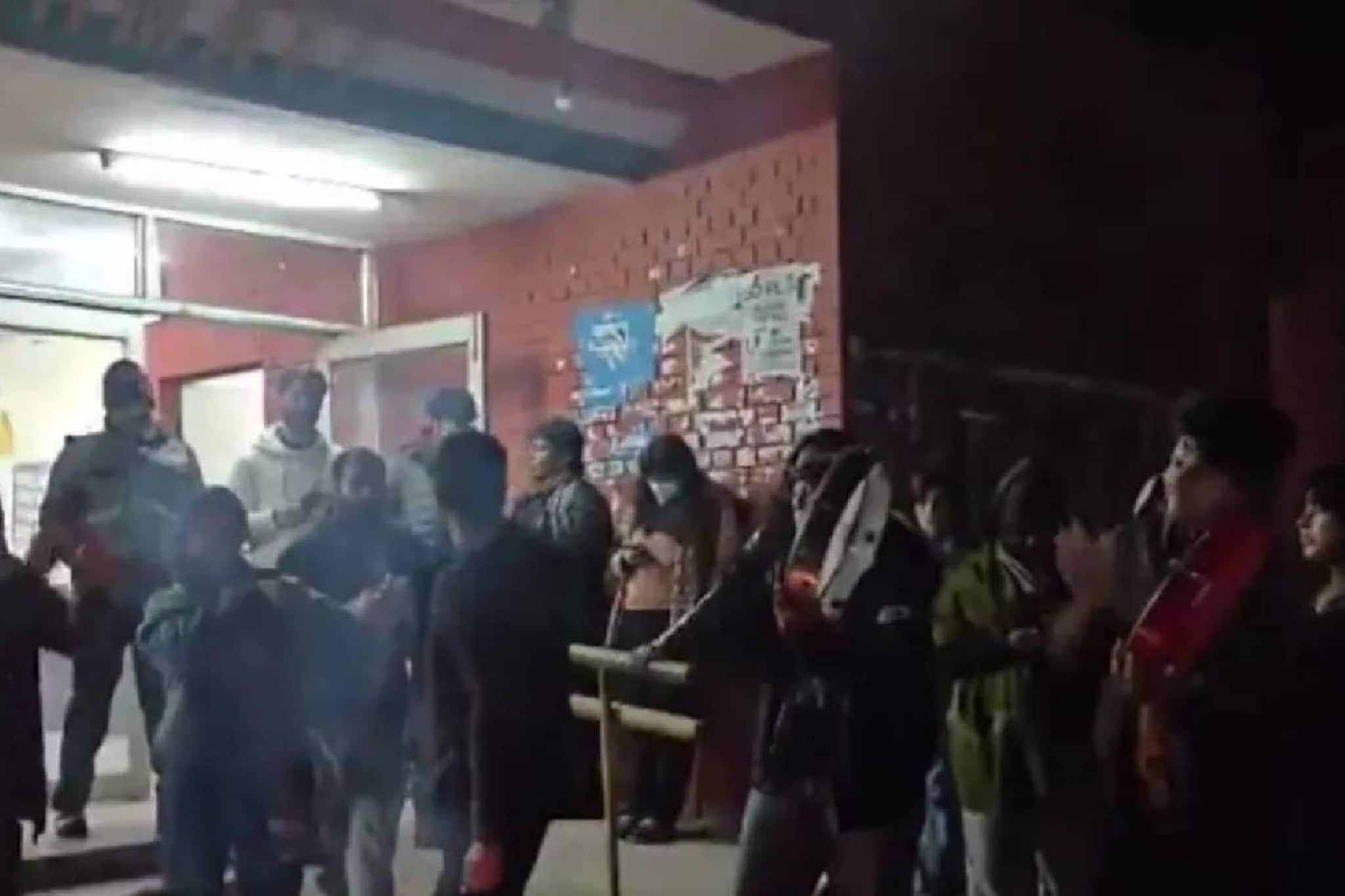 ഭീകരാക്രമണ കേസില്‍ ഉള്‍പ്പെട്ട ഉമര്‍ ഖാലിദിനെയും ഷര്‍ജീല്‍ ഇമാമിനെയും പിന്തുണച്ച് JNUവില്‍ ഇടതുപക്ഷ മുദ്രാവാക്യം