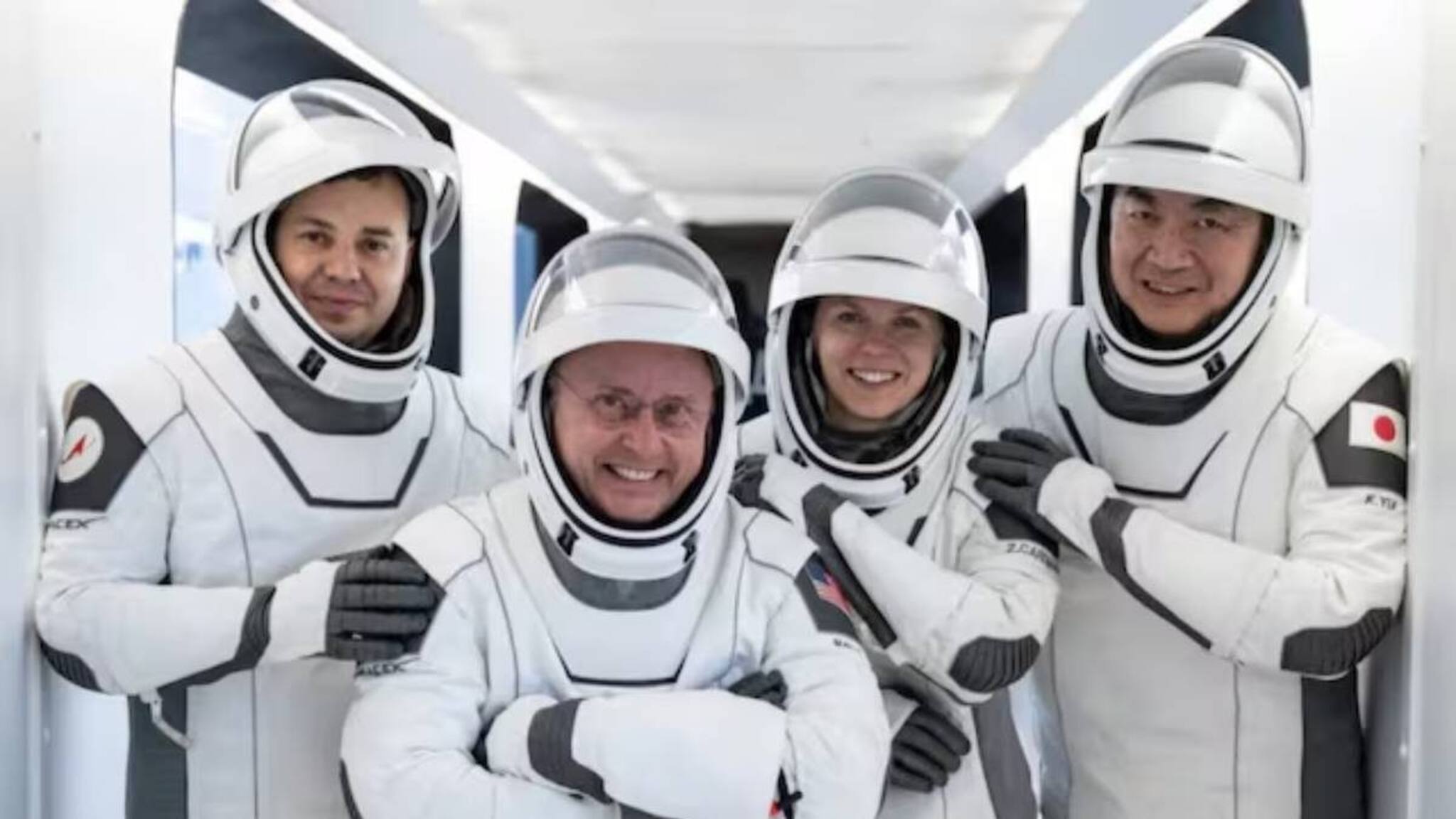 ചരിത്രത്തിലാദ്യം; ആരോഗ്യപ്രശ്‌നം നേരിടുന്ന സഞ്ചാരിയുമായി ക്രൂ-11 ഡ്രാഗൺ പേടകം ഭൂമിയിലിറങ്ങി