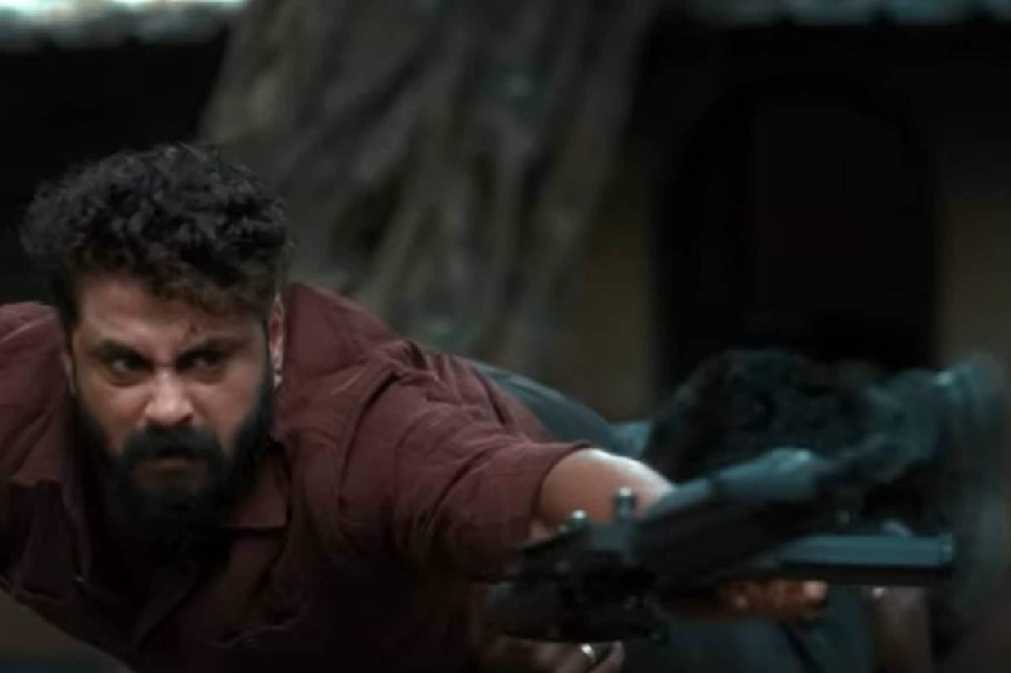 ഈ ഐറ്റം 'പുഷ്പയ്ക്ക്' മലയാളം നൽകുന്ന മറുപടിയോ? 'പെപ്പെ'യുടെ 'കാട്ടാളൻ' ടീസർ