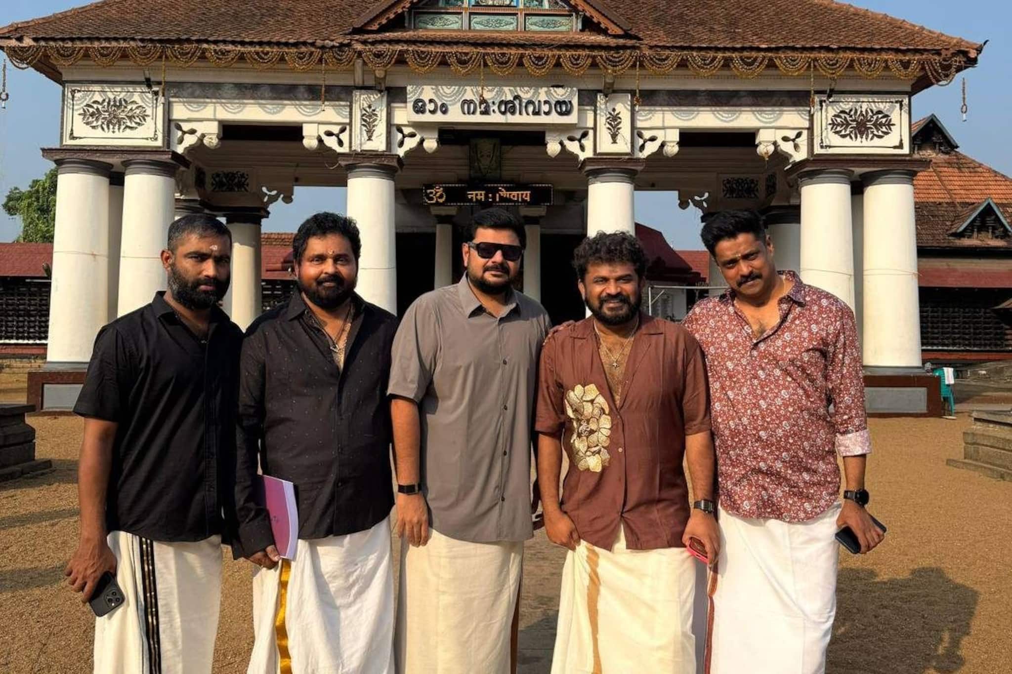 വൈക്കത്തപ്പന്റെ മുന്നിൽ സ്ക്രിപ്റ്റുമായി തരുൺ മൂർത്തിയും കൂട്ടരും; മോഹൻലാൽ ചിത്രത്തിന്റെ പുത്തൻ അപ്ഡേറ്റ്